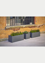 Carica l'immagine nel visualizzatore di Gallery, CASSETTA FIORIERA KUBE EURO3PLAST CM. 80 E 100 IN VARI COLORI